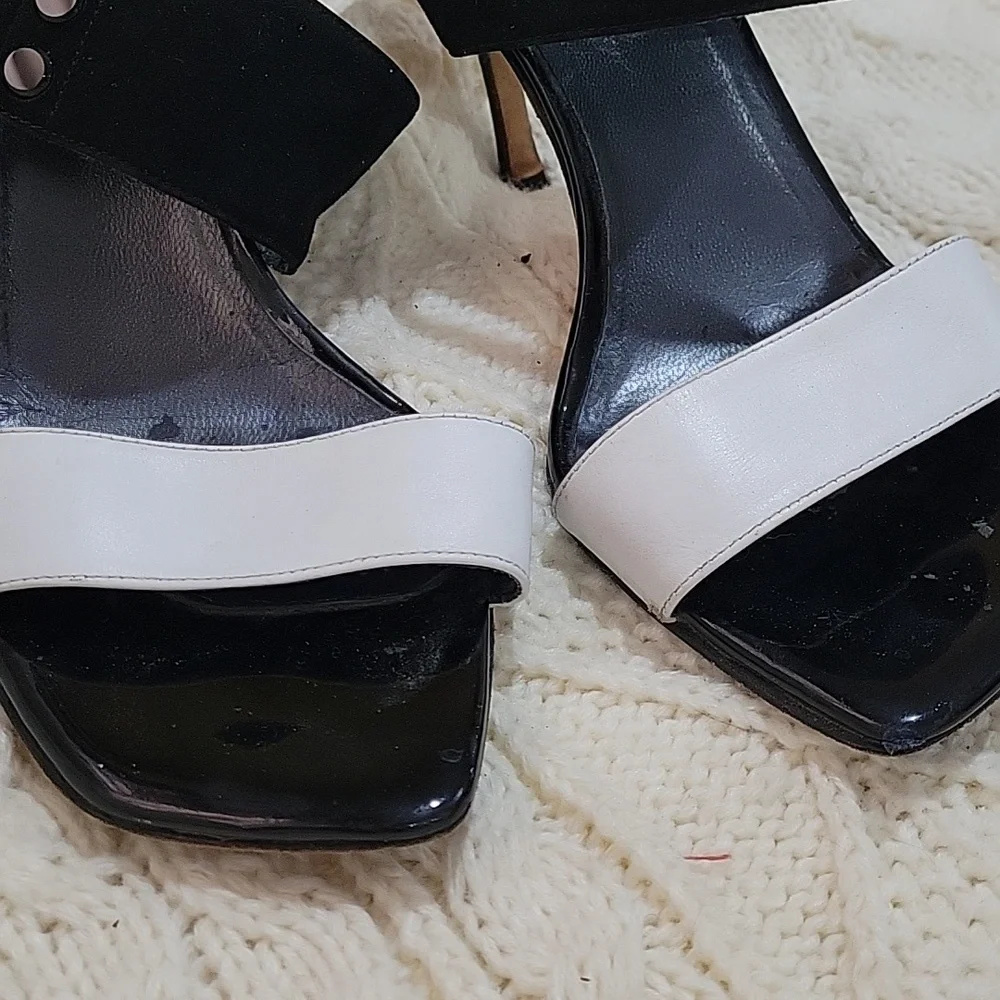 Stuart Weitzman - Picture 2 of 6